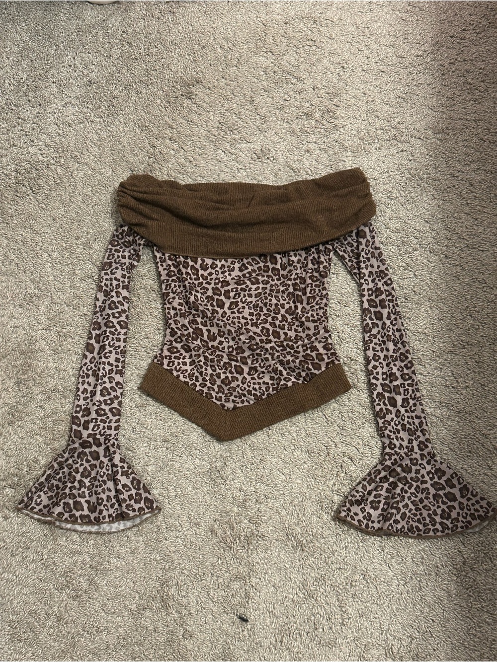 Off shoulder flared long sleeve cheetah print top